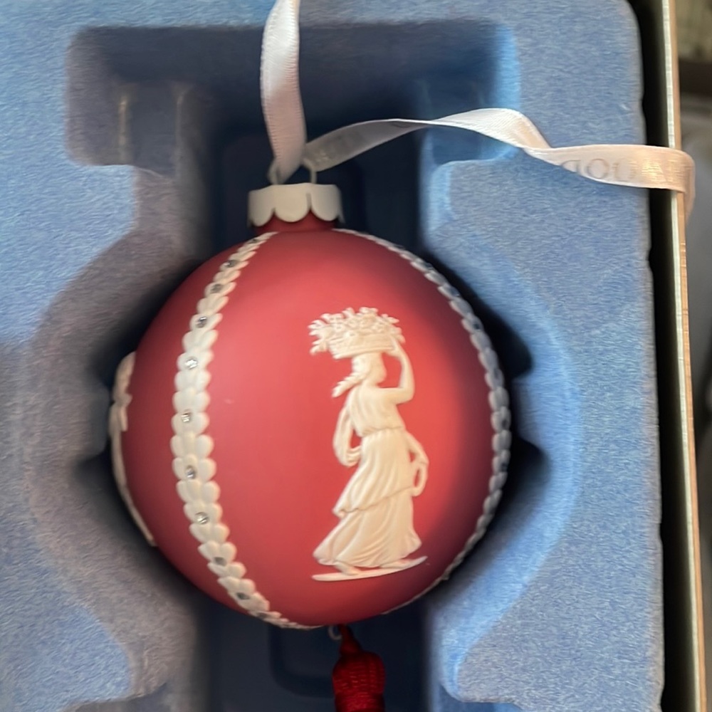 Wedgewood ornament never hung in original box
